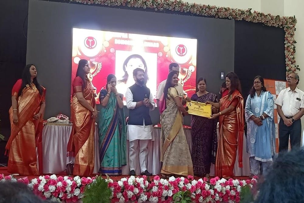 Dr. Shital Bankar receiving the Emerging Homeopath Award 2025 at the MHFDA Excellence Awards in Mumbai, presented by Maharashtra Homoeopathic Female Doctors’ Association dignitaries.