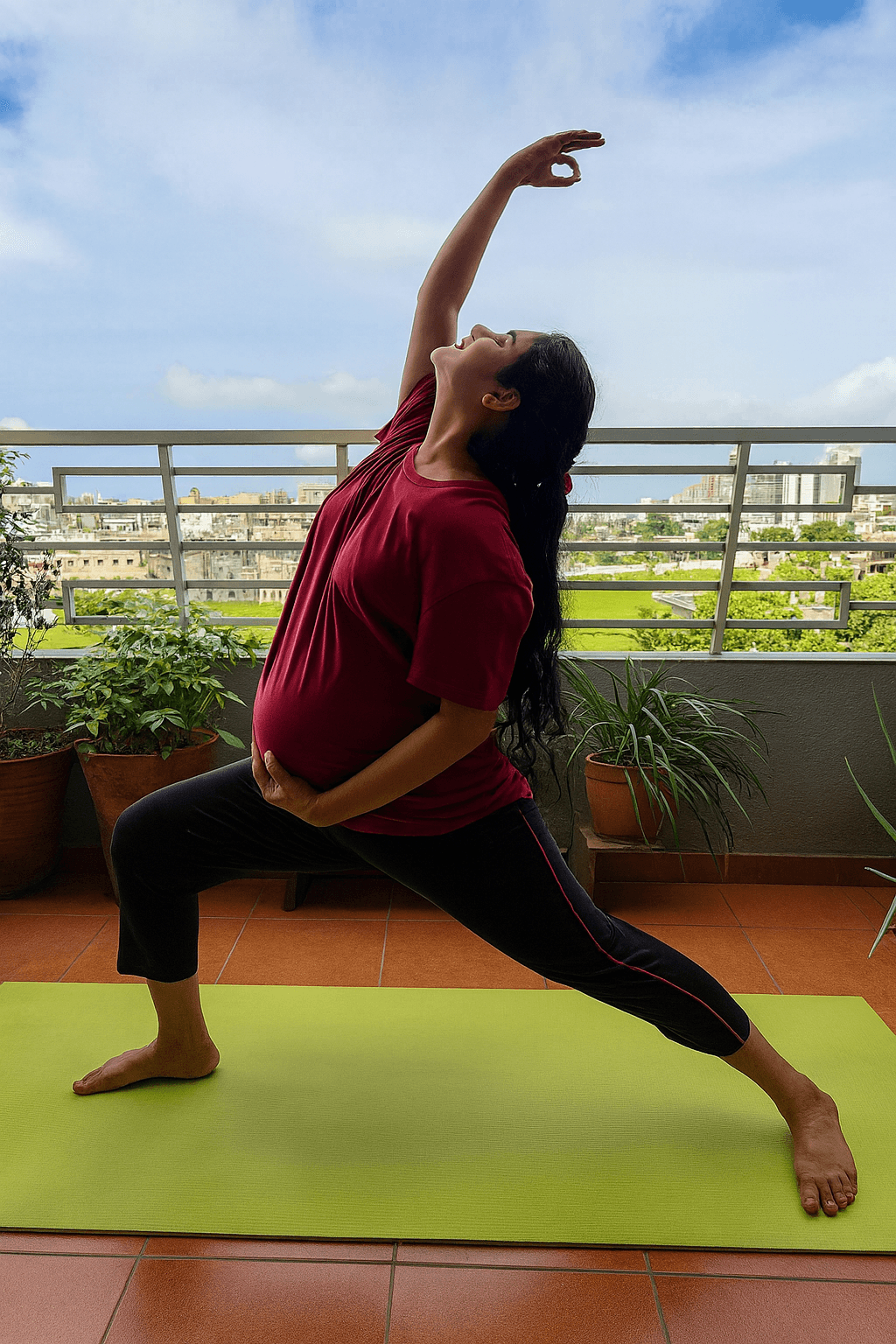 Pregnant woman practicing prenatal yoga during doctor-guided pregnancy yoga classes in Pune