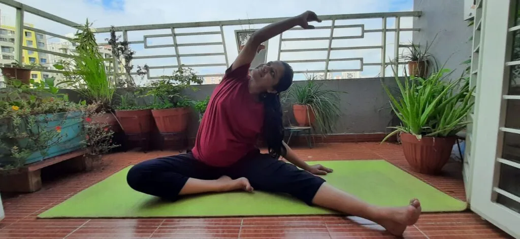 Pregnancy Yoga Classes in Wakad PCMC Pune – Doctor-guided prenatal yoga session for expecting mothers
